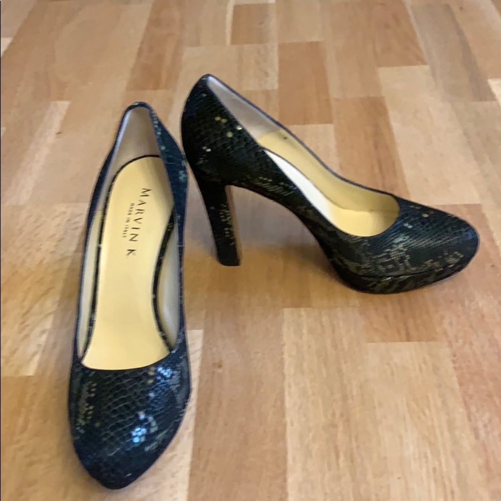 Platform suede pumps